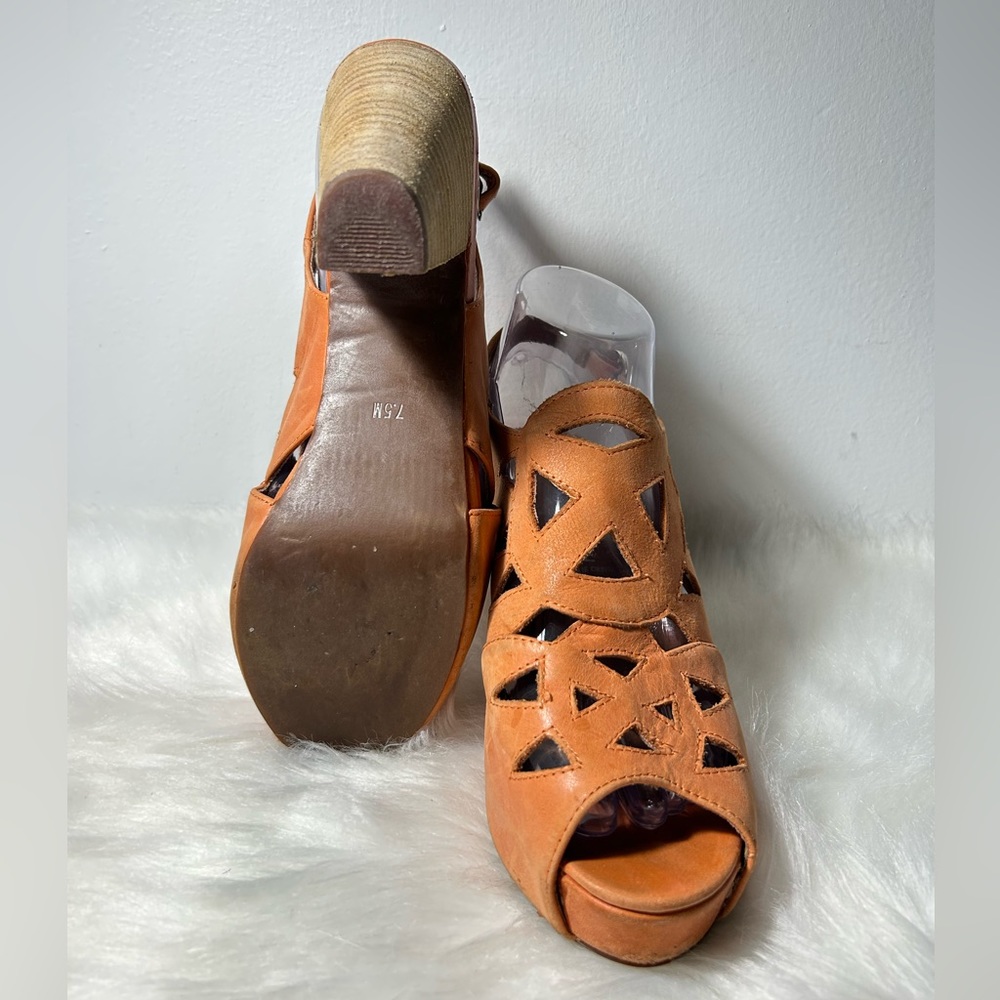 Jeffrey Campbell Church Orange Heels Size 7.5M - Picture 11 of 13